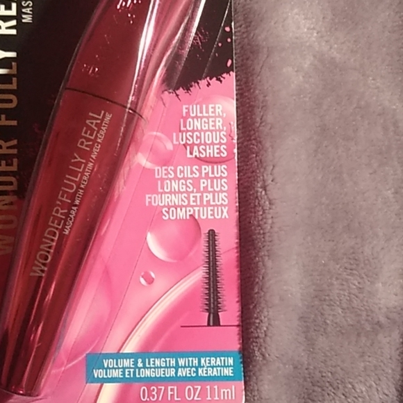 Rimmel black waterproof mascara - Picture 2 of 4